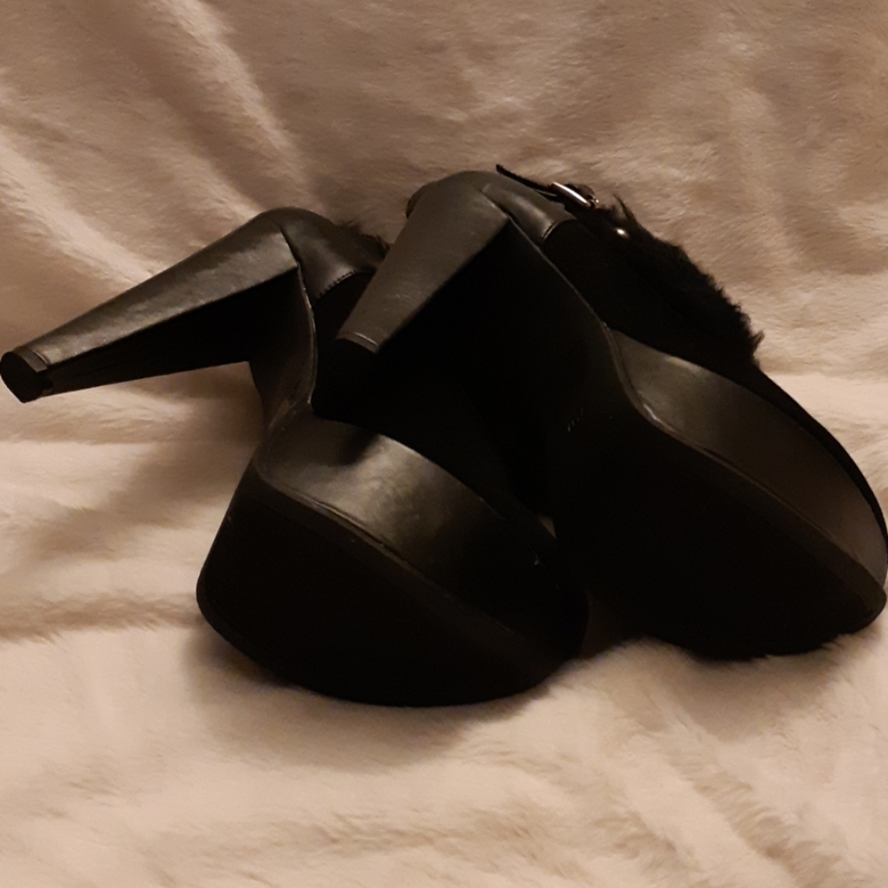 Boots - Picture 4 of 5